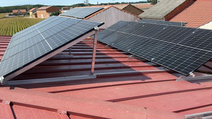 Placas solares en una instalación del ayuntamiento